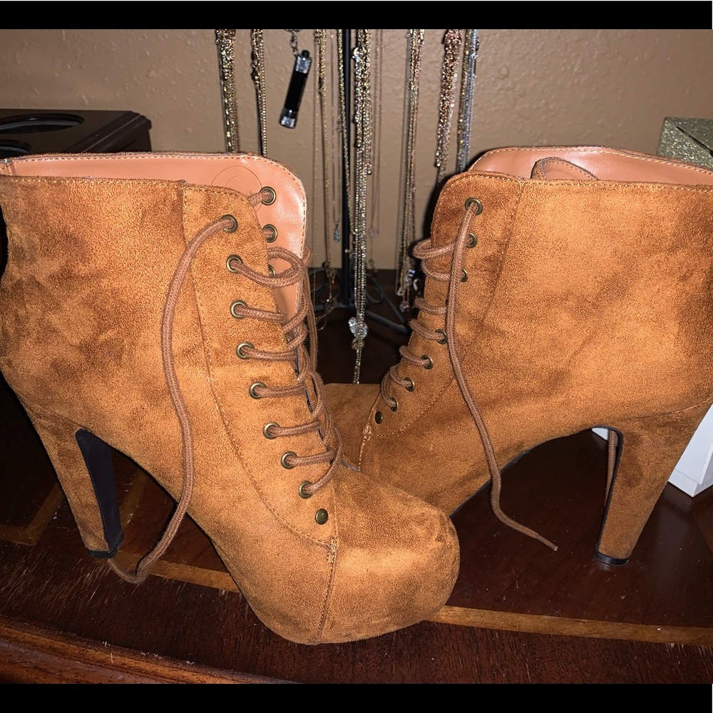 Platform bootie